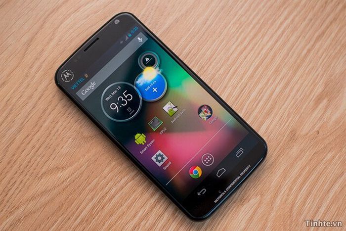 Motorola: videón a dögös kompakt