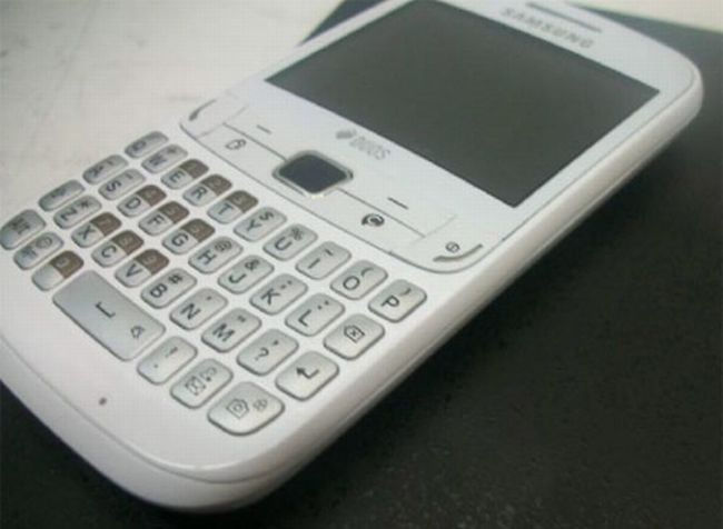 Két SIM-es Samsung dedikált ChatON gombbal