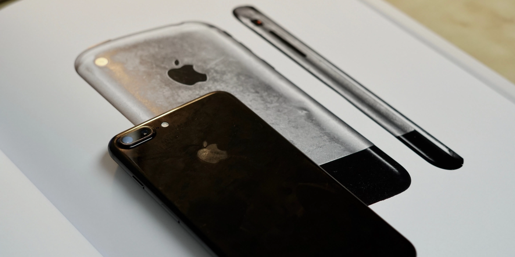 Csak az öt colos iPhone 8 lesz üvegből