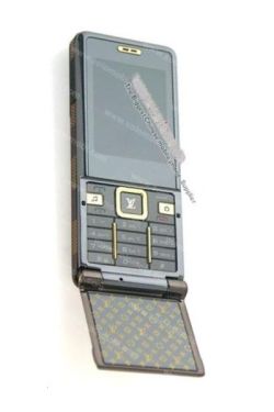 CECT V8 Louis Vuitton mobil