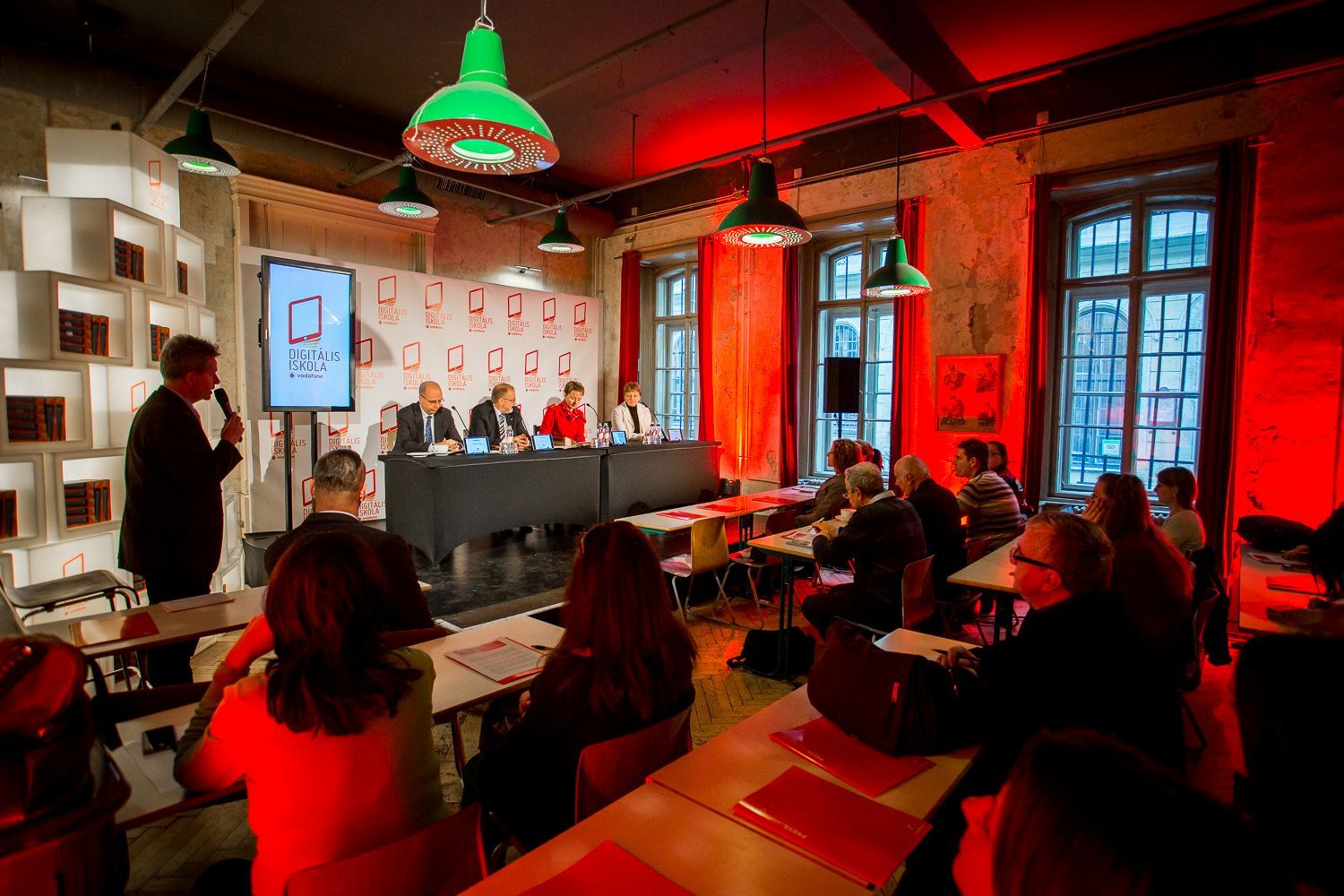 Több ezer diák életét változtatja meg a Vodafone