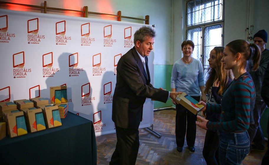 229 tabletet ajándékozott a Vodafone