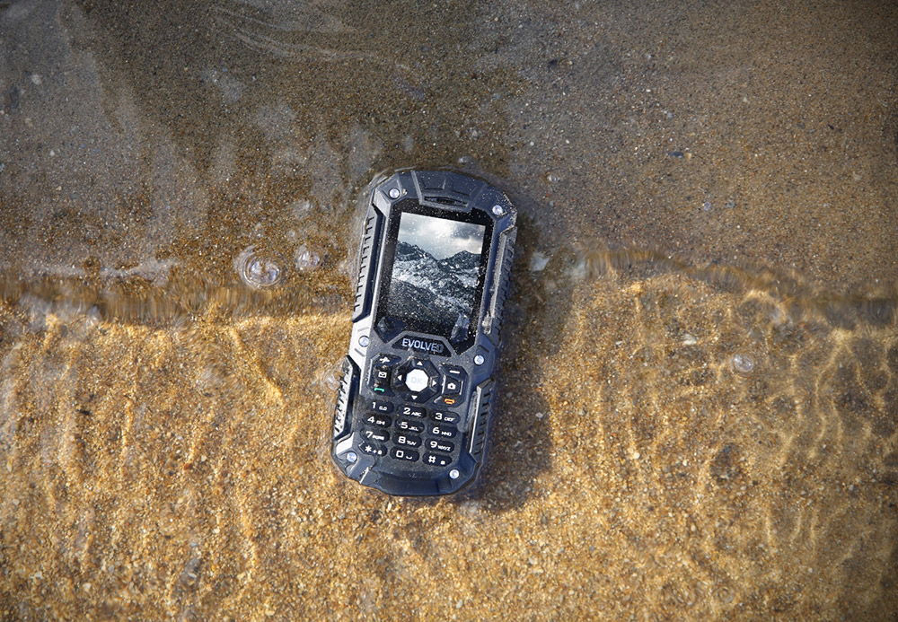 Két új strapatelefont mutatott be az Evolveo