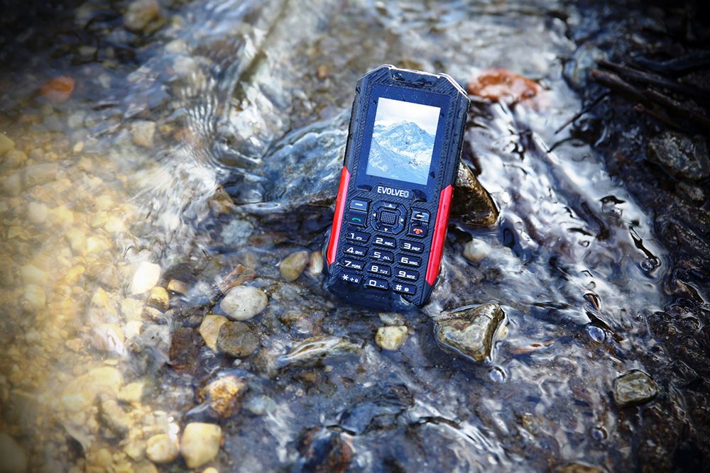 Két új strapatelefont mutatott be az Evolveo