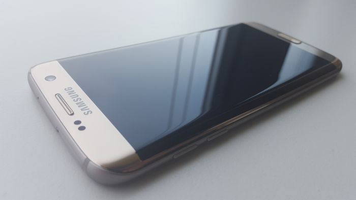 Holnaptól üzletekben a Samsung Galaxy S7