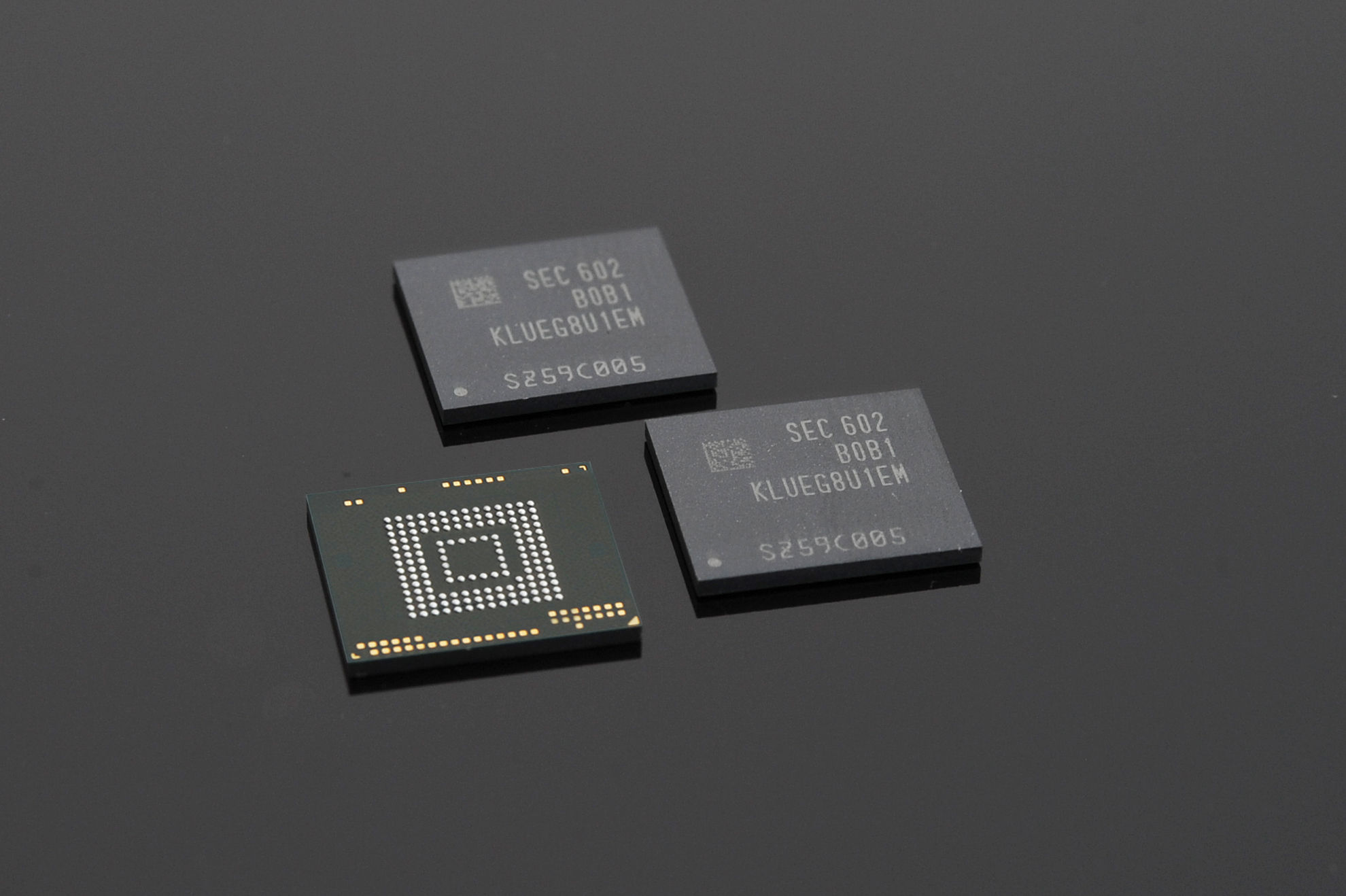 A Samsung bemutatta az iparág első 256 GB-os UFS memóriáját