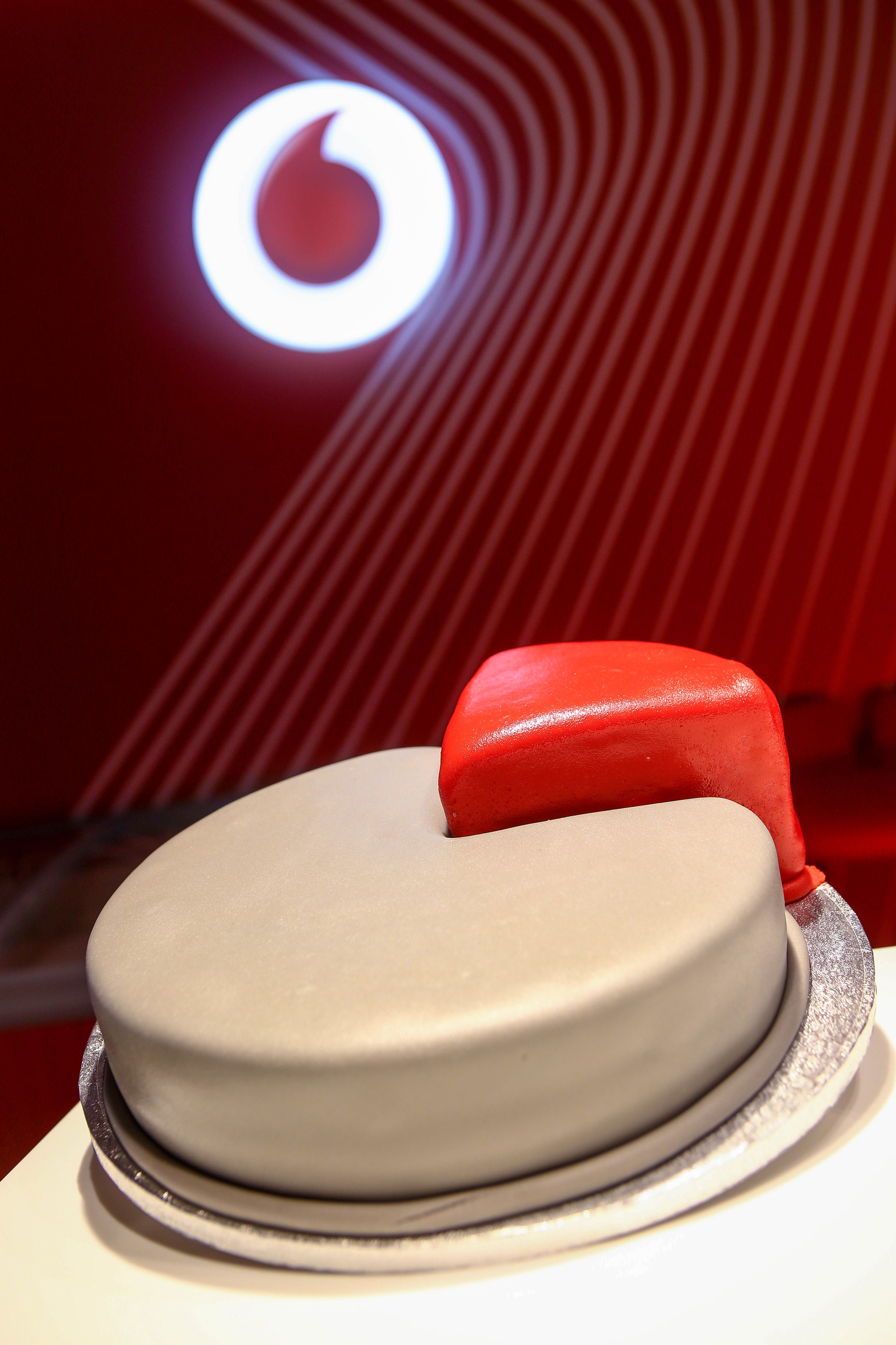 A Vodafone részt kér a vezetékes tortából