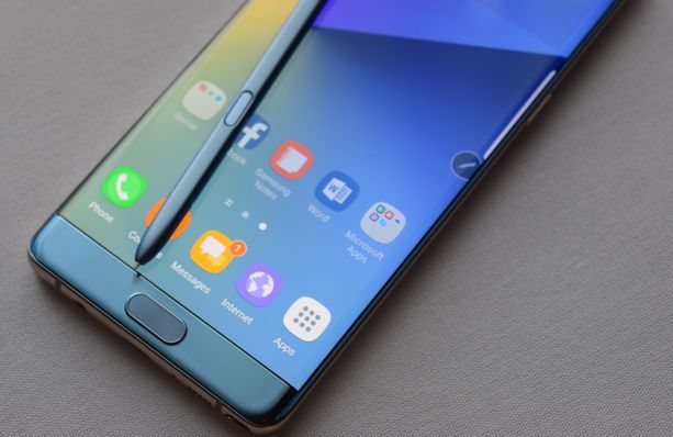 Hiába rendelte elő, egyelőre nem kap Note 7-et