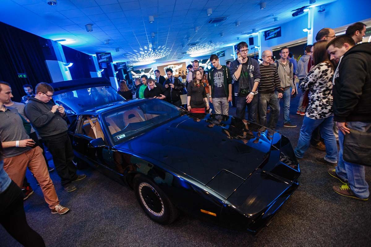 2025-re veszi fel a versenyt az önjáró villanyautó a robbanómotorossal