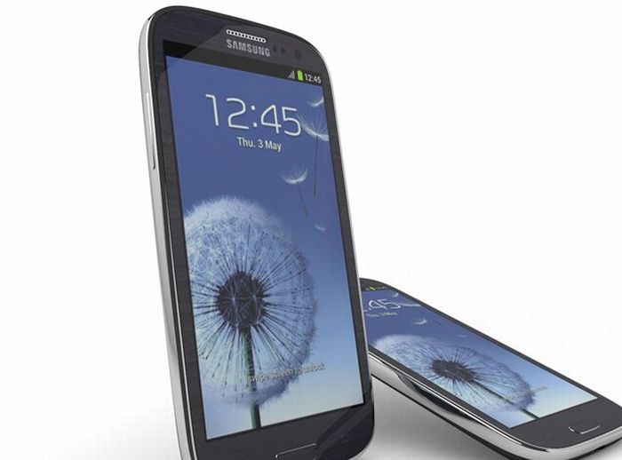 Samsung Galaxy S III: polikarbonát burkolattal