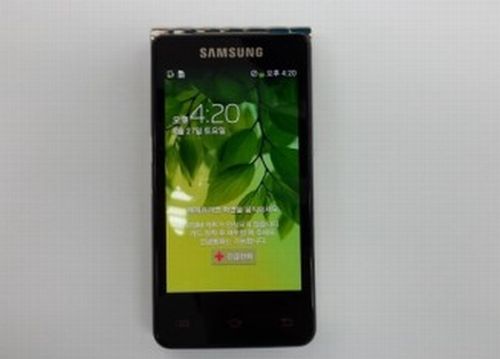 Ilyen a Samsung Galaxy Folder kagylós mobil