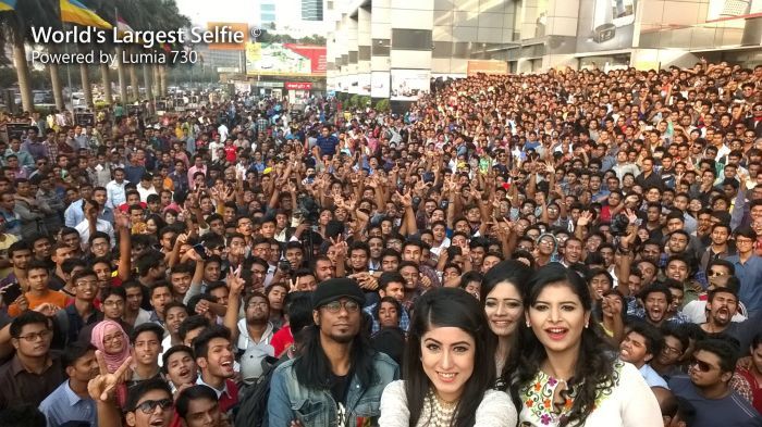 Katt a nagyobb szelfi fotóért! Világrekod lehet: több mint ezer ember egy képen