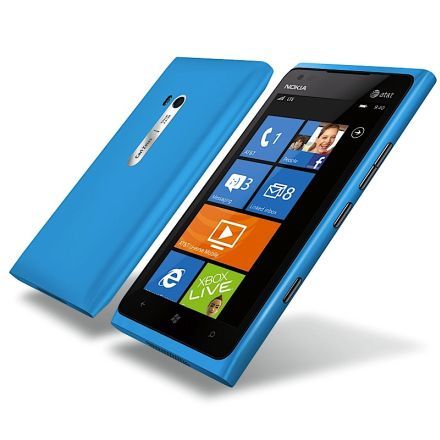 Nokia Lumia 900: 4.3 col, ClearBlack AMOLED, 4G