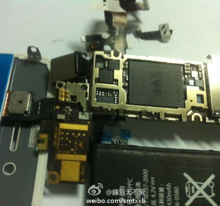 /txt/hirek/kepek/Apple-iPhone-A5-chipset_20110920.jpg Itt az iPhone 5 belseje