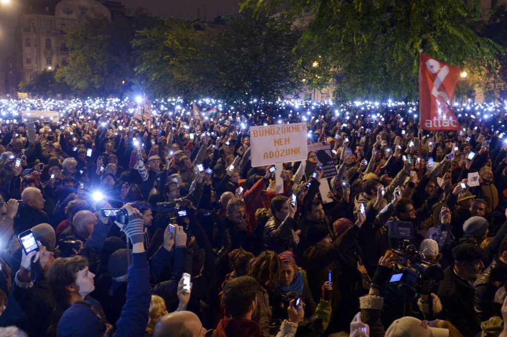 Internetadó tüntetés Az internetadó rezsinövelés