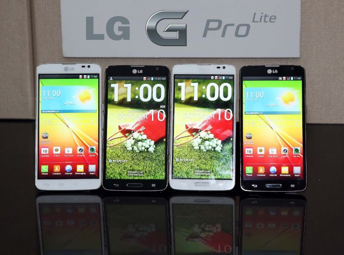 Itt az LG G Pro Lite: 5.5 col, ceruza, sztereó hangszóró