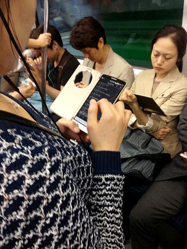 Kerek ablakkal érkezik az LG G3