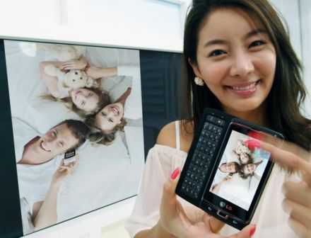 LG Optimus 7 DLNA-támogatással