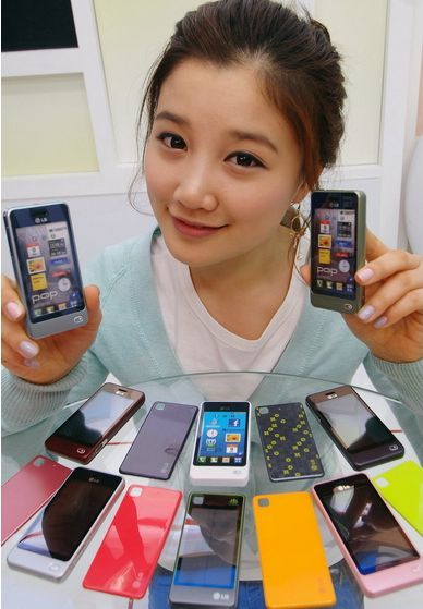 LG GD510 Pop LG Pop, túl az egymillión