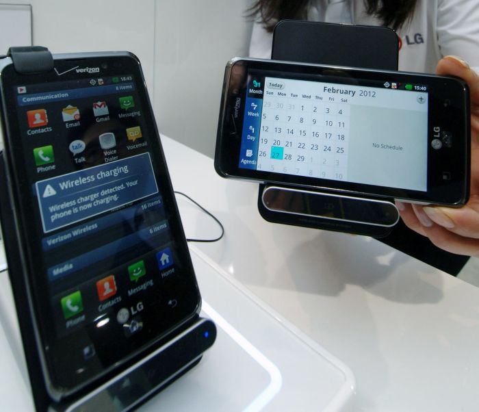 Töltődj szabadon - itt az LG vezeték nélküli mobiltöltője