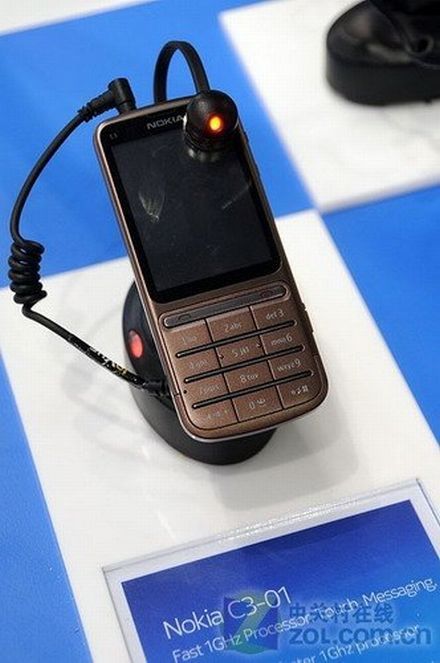 Nokia C3-01.5: az elsõ 1 gigahertzes S40-es