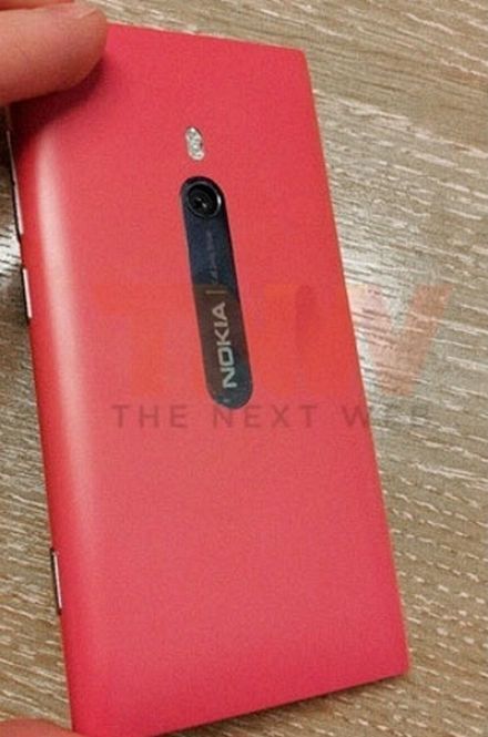 /txt/hirek/kepek/Nokia-800-Sun-Searay-Windows-Phone-Mango-2_20111026.jpg Nokia 800 pinkben