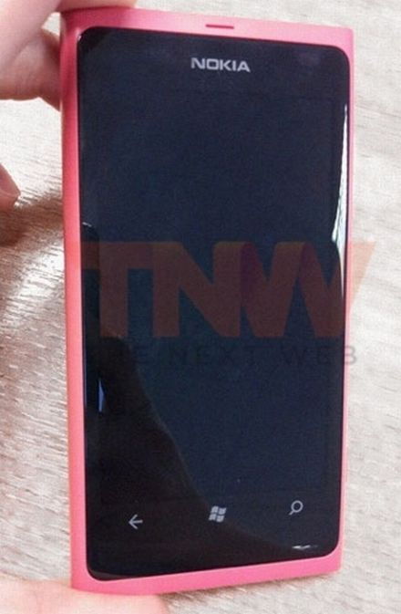 /txt/hirek/kepek/Nokia-800-Sun-Searay-Windows-Phone-Mango_20111026.jpg Nokia 800 pinkben