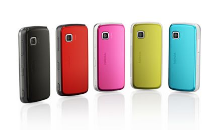 A Nokia 5230 egy csipetnyi színt visz a hétköznapokba