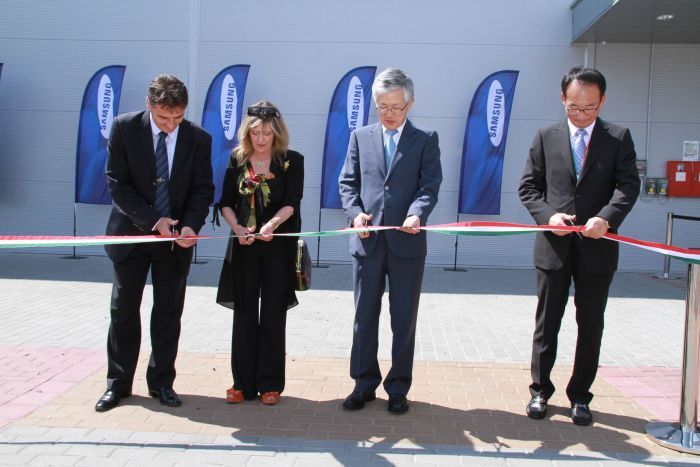 Megnyitott a harmadik Samsung gyár Magyarországon