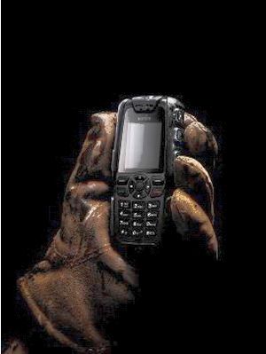 Összetörték a törhetetlen mobilt!