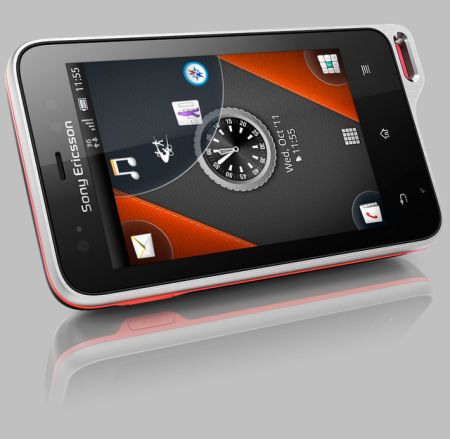 /txt/hirek/kepek/Xperia active_CA01B_BlackOrange_SCR1_20111111.jpg Sony Ericsson a Red Bull Mobile-nál