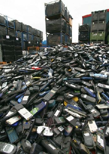 régi mobilok Környezetbarát karácsony – új készülékek a fa alatt