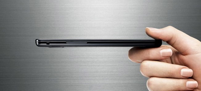 Samsung Galaxy S III: 7 mm, négy mag, LTE