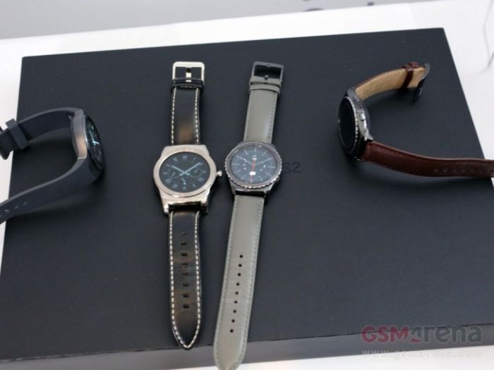Samsung Gear S2: három hét múlva a boltokban