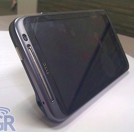 Fém HTC 8 megapixeles kamerával