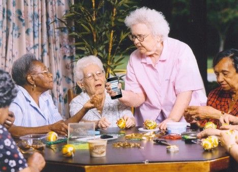 /txt/hirek/kepek/iPhone-Old-Lady_20110913.jpg Egyre cikibb az iPhone