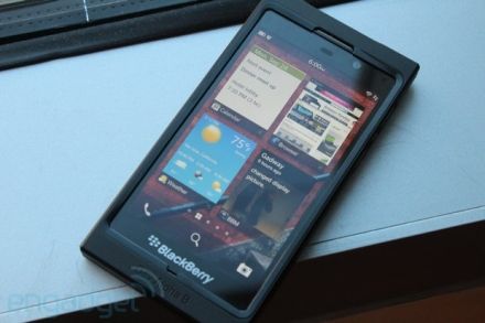 Új irány a BlackBerrynél: jönnek az alsókategóriás telefonok