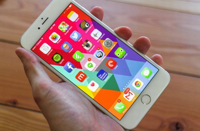 Egy napot sem bír ki az iPhone 6 a Watch miatt