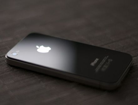 Olcsó iPhone is jön ősszel