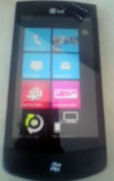LG E900: Windows Phone 7-tel