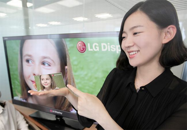 LG: öt col, 440 ppi, full HD kijelzõ mobilhoz