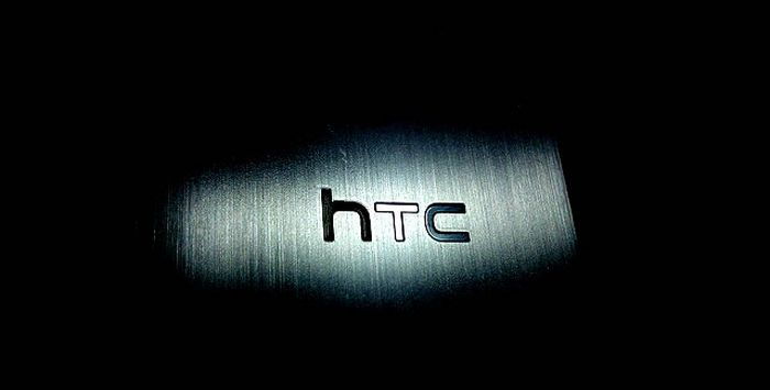 HTC M7: 5 col, 4 mag, alumínium