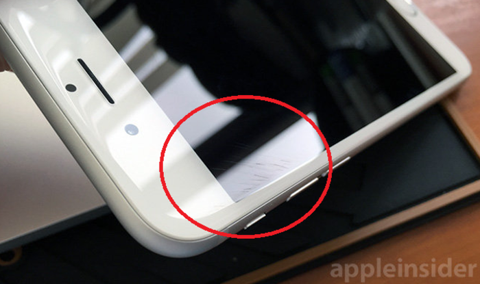 Karcolódó iPhone-ok a középpontban