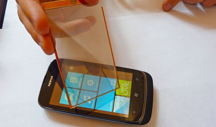 Solar panel: kijelzőről tölthető telefonok jönnek jövőre