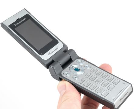 Telefontesztelő kerestetik - világméretű Facebook játékot indít a Sony Ericsson