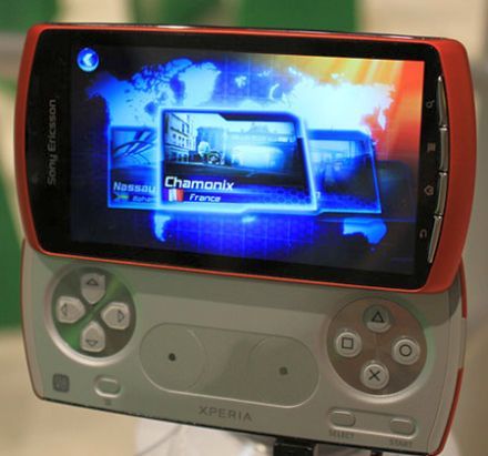 /txt/hirek/kepek/sony-ericsson-xperia-play-orange_20110823.jpg Sony Ericsson Ray Pro QWERTY billentyûzettel?