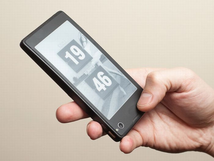 Idén piacra kerül a két kijelzős Yota Phone