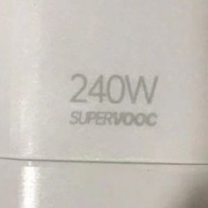 240W-os gyorstöltést hoz a Realme hamarosan