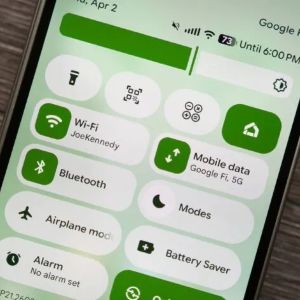 Az Android még biztonságosabb lehet: a Google új zárolási szabályokat tervez a Gyorsbeállításokhoz