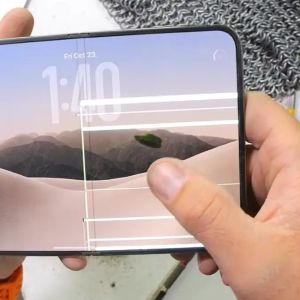 Megszólalt az iPhone Duo zsanérjának beszállítója: tagadja a felelősséget, és perrel fenyeget